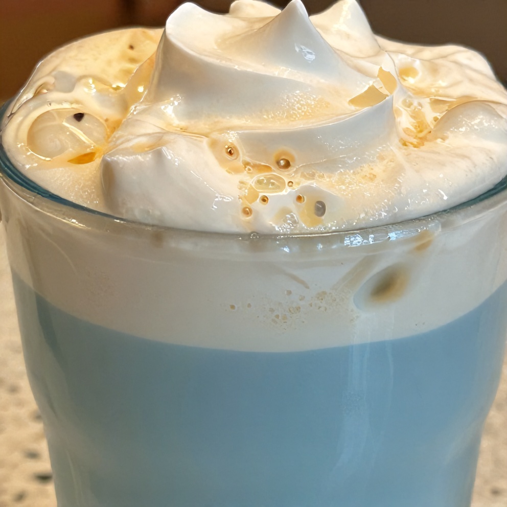 iced blue tea latte