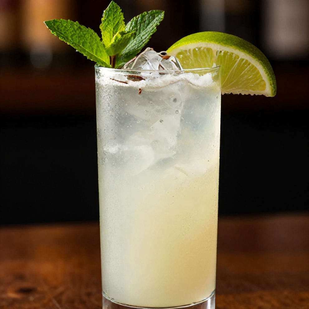White Christmas Mojitos with Coconut and Mint